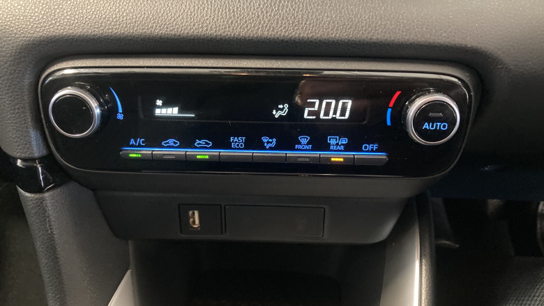 Toyota Yaris 1.5 Hybrid Design 5dr CVT Hybrid Hatchback